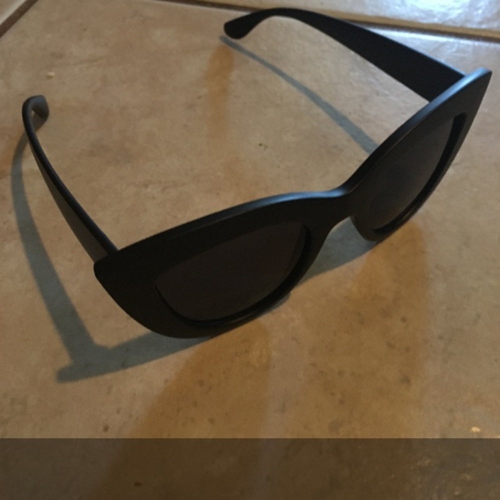 ❤️❤️❤️❤️❤️LAST ONE!!!!➰CAT EYE SUNGLASSES ➰ - Picture 5 of 5
